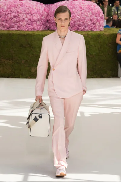 Look 27